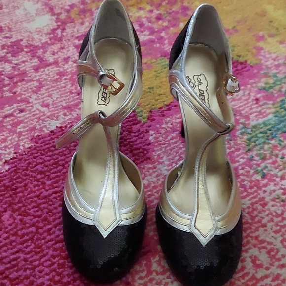 Oh...Deer! Jamocha Black Sequin Red Suede heel - Picture 4 of 10